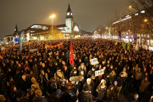 A large crowd of protesters in Hamburg | Bodo Marks/EPA